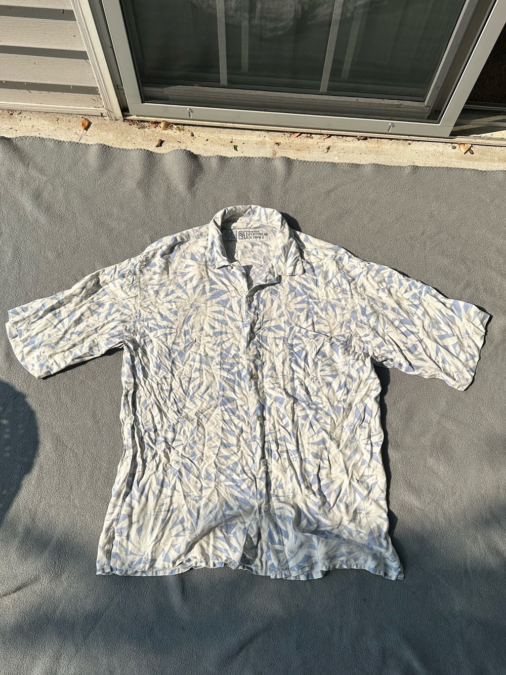 EXCHANGE Short Sleeve 100% Silk Button-Up Shirt White and Light Blue Leaf Print